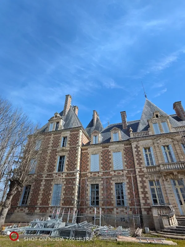 Brick and stone coursing across the elevation