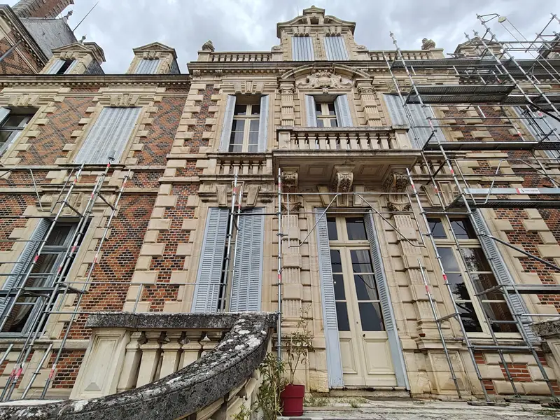 Brick and stone diamond coursing framing a first-floor window