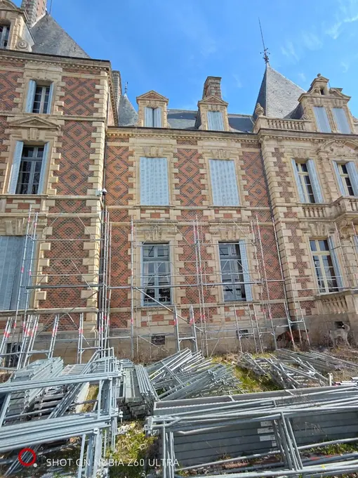 Scaffolding sections stacked below the elevation